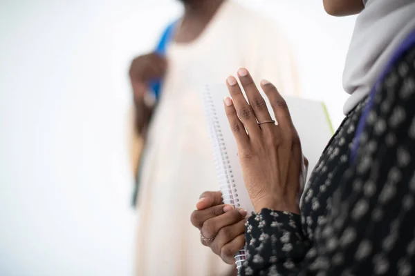 Grupp glada afrikanska studenter — Stockfoto