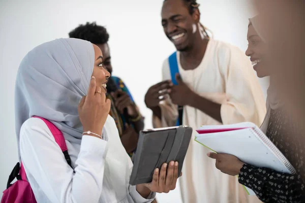 Skupina šťastných afrických studentů — Stock fotografie