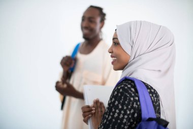 Bir grup mutlu Afrikalı öğrenci