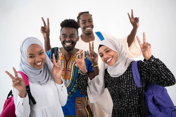 Grupp glada afrikanska studenter — Stockfoto