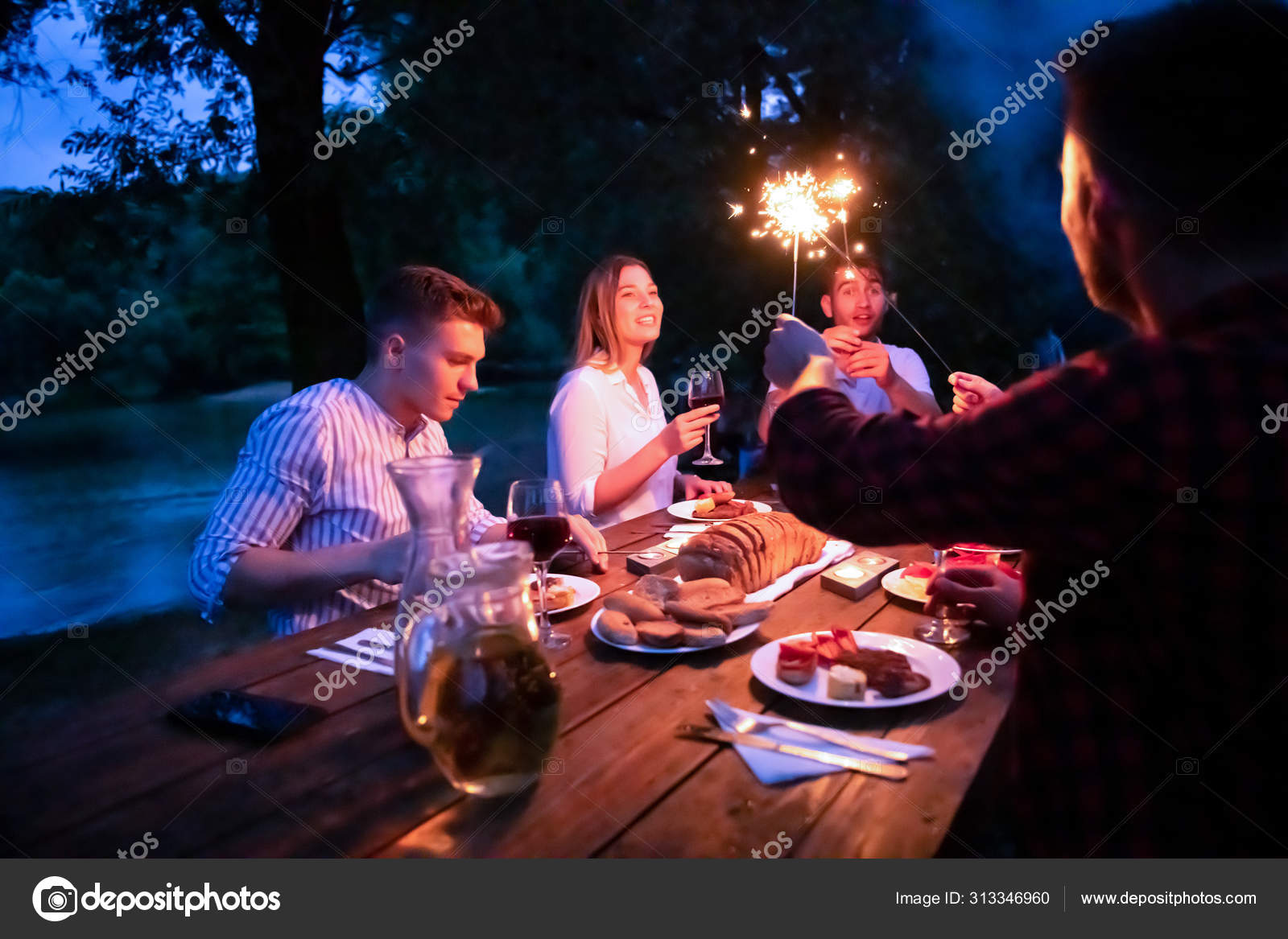 Dinner Party Fun / 4 Fun Dinner Table Party Games Ideas For Any Occasion Gamingweekender Com : Here are some of our favorite virtual party ideas and online activities you can do together to socialize with friends and family from a distance.