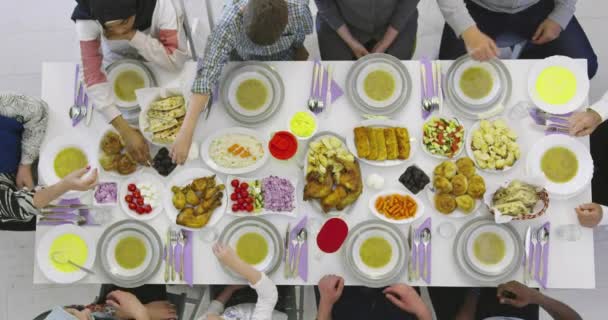 Muslimische Eid Mubarak Familie Beim Iftar Abendessen Bei Dem Sie — Stockvideo