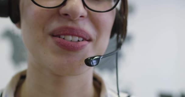 Conceito Negócios Tecnologia Operador Feminino Linha Apoio Com Fones Ouvido — Vídeo de Stock