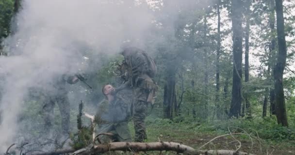 Luta contra o terrorismo, acção militar na floresta — Vídeo de Stock