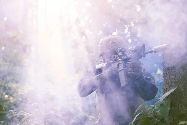 Soldado Guerra Moderno Ação Visando Óptica Visão Laser Posição Combate — Fotografia de Stock