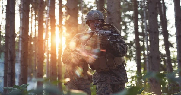 Soldados Guerra Modernos Esquadrão Correndo Como Equipe Formação Batalha — Fotografia de Stock