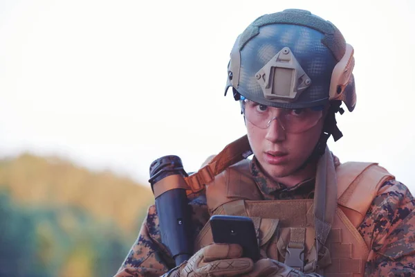 Soldier Using Smart Phone Contact Family Girlfriend Communication Nostalgia Concept — Stock Photo, Image