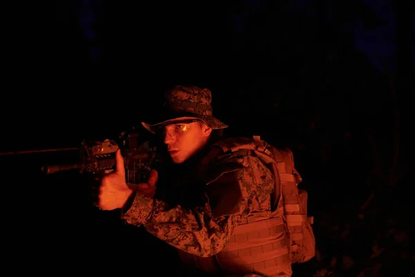 Soldaten Trupp Einsatz Auf Nachtmission Mit Laser Strahllichtern Militärische Team — Stockfoto