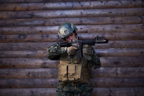 Femme Soldat Prête Pour Bataille Portant Équipement Militaire Protection Une — Photo