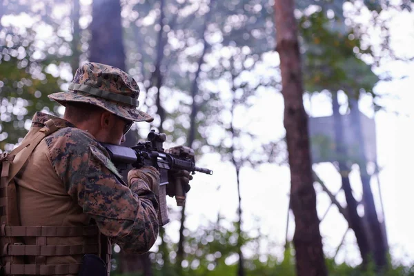 Modern Warfare Soldier Action Aiming Weapon Laser Sight Optics Combat — Stock Photo, Image
