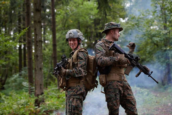 Escuadrón Soldados Guerra Moderna Corriendo Formación Batalla Táctica Mujer Como — Foto de Stock