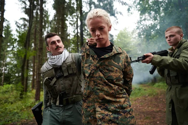Terroristas Foi Capturado Soldado Mulher Viva Interrogá Táticas Especiais Forma — Fotografia de Stock