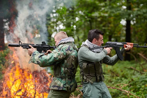 Boze Terrorist Militante Guerrilla Soldaat Strijder Het Bos — Stockfoto