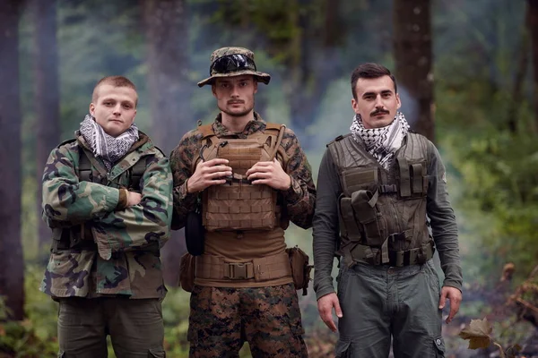 Groep Soldaten Oppositie Die Vrede Vieren Strijd — Stockfoto