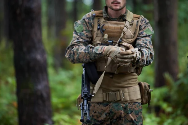 Soldado Operaciones Especiales Del Cuerpo Marines Americano Preparando Equipo Táctico — Foto de Stock