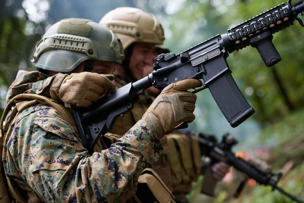 Moderno Escuadrón Militar Guerra Acción Batalla Rescate Soldado Herido Ayuda — Foto de Stock