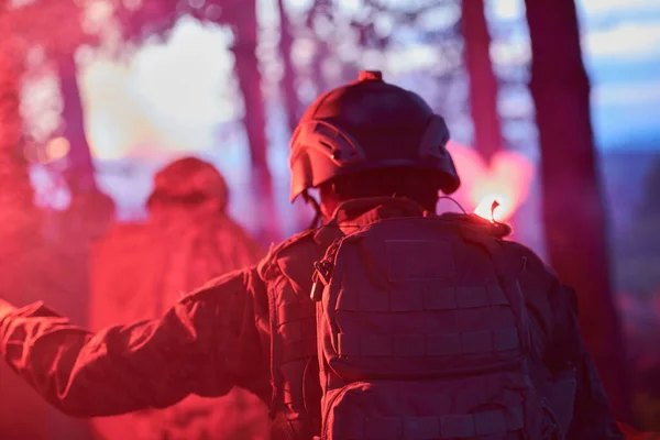 Katonák Csapat Akcióban Éjszakai Misszió Milícia Koncepció — Stock Fotó