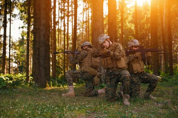 Soldaat Strijders Staan Samen Met Geweren Groepsportret Van Elite Leden — Stockfoto