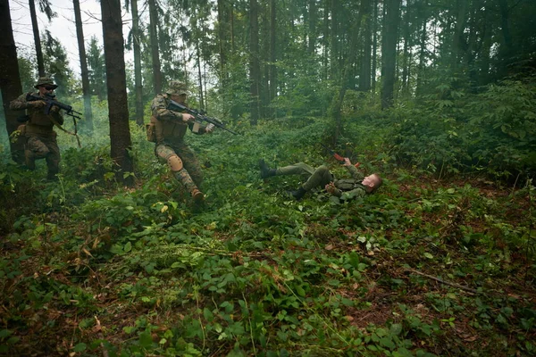 Marines Guerra Moderna Capturan Soldado Terrorista Vivo Ataque Forestal — Foto de Stock