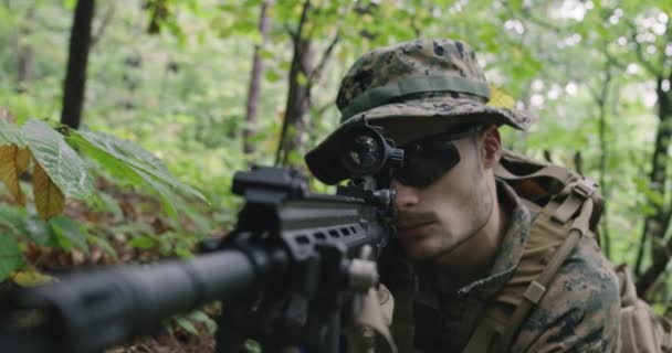 Soldat Guerre Moderne Action Visant Optique Visée Laser Arme Position — Video