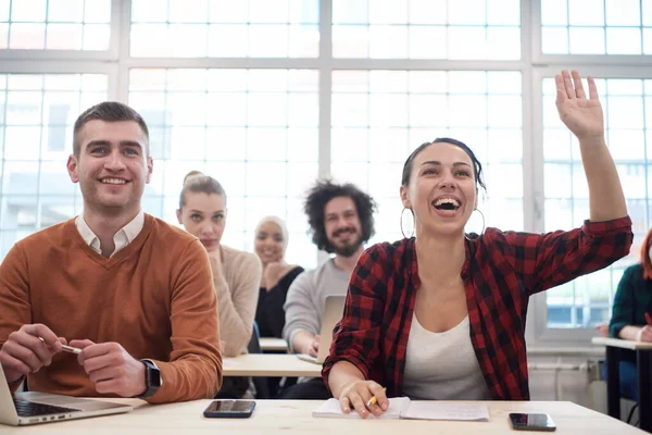 Grupo Estudantes Educação Empresarial Sala Aula Apresentação — Fotografia de Stock