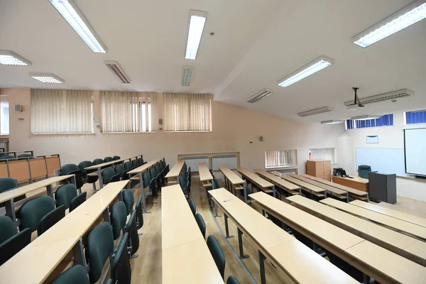 Boş Sınıf Üniversitesi Kolaj Koronavirüs Salgınında Okul Konseptine Geri Döndü — Stok fotoğraf