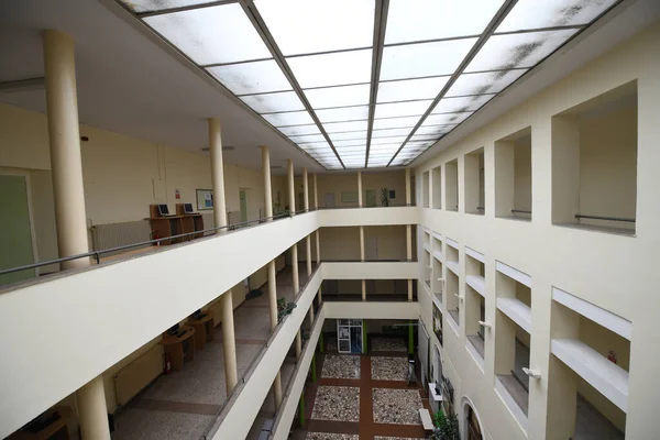 Colagem Universitária Vazia Lobby Escola Volta Para Escola Tempo Coronavírus — Fotografia de Stock