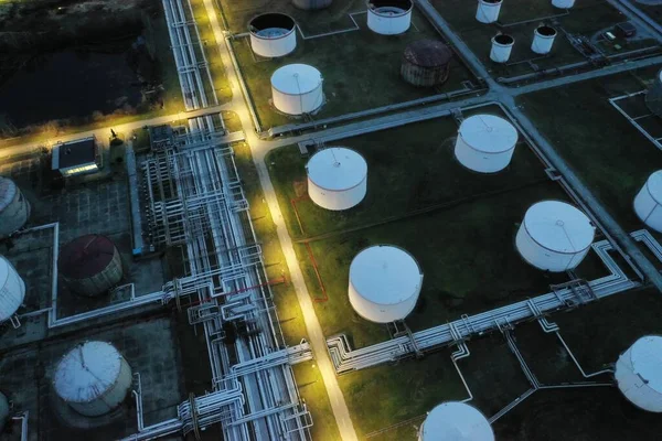 Serbatoio di raffineria di petrolio vista aerea dall'alto — Foto Stock