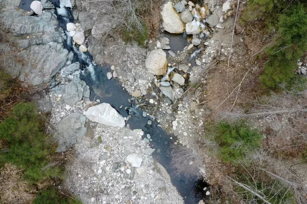 Alpine River Creek frisches sauberes Wasser von oben — Stockfoto