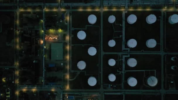 Tanque de refinería de petróleo vista aérea superior — Vídeos de Stock