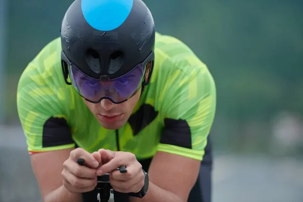 Triathlon athlete riding a bike on morning training — Stock Photo, Image