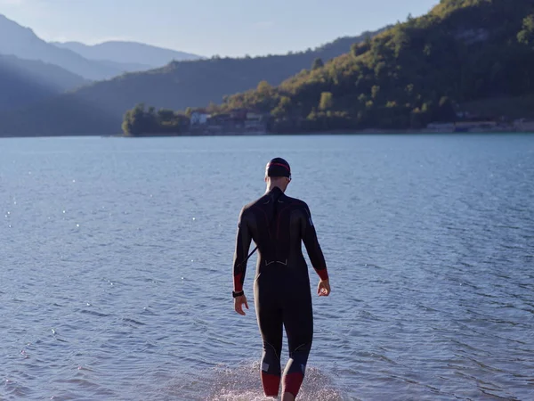 Authentieke Triatleet Zwemmer Portret Dragen Wetsuit Ochtend Training — Stockfoto