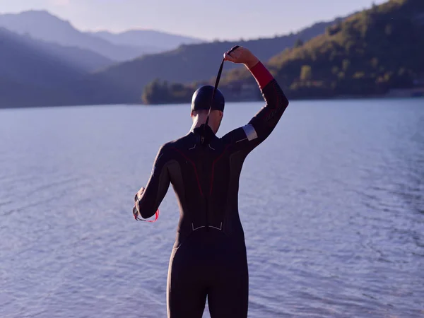 Reak Triatlón Atleta Preparándose Preparar Gafas Sombrero Traje Neopreno Para — Foto de Stock