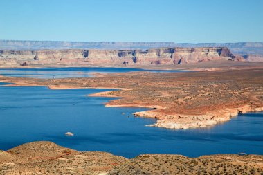 Sayfa, Arizona yakınındaki ünlü Lake Powell (Glenn Kanyonu)