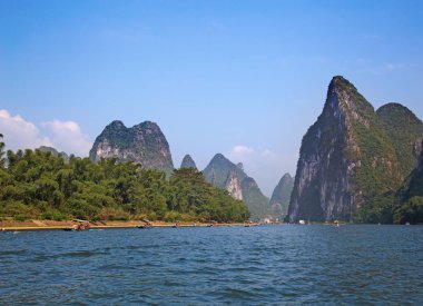 Li Nehri veya Lijiang Nehri Çin 'in Guangxi Zhuang Özerk Bölgesi' nde bulunan bir nehirdir. Guilin 'den Yangshuo' ya 83 km (52 mi) uzunluğunda ve Karst kayalarının oluşturduğu manzarasıyla ünlüdür..