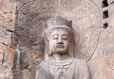 Ünlü Longmen Grottoes (Çin 'in Hennn eyaleti Luoyang yakınlarındaki anıt kayaya oyulmuş Buda ve Bodhisattvas heykelleri))