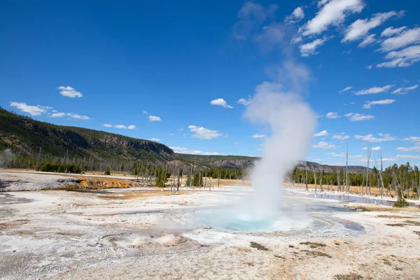 Gejzír Černého Písku Yellowstonském Národním Parku Usa — Stock fotografie