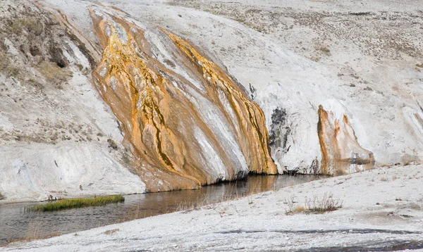 Огненная Река Йеллоустонском Национальном Парке — стоковое фото