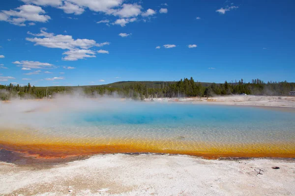 Colorida Piscina Agua Caliente Parque Nacional Yellowstone —  Fotos de Stock