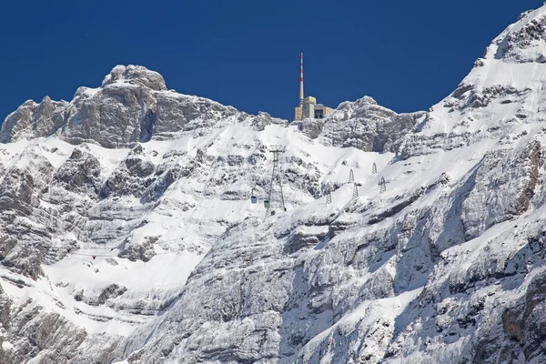 瑞士斯威斯阿尔卑斯山冬季 — 图库照片