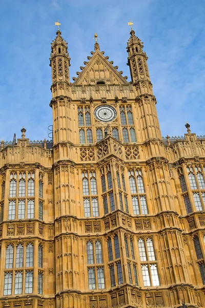 Здание Знаменитого Парламента Лондоне — стоковое фото