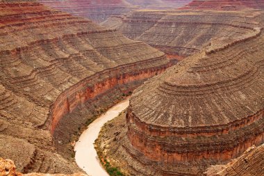 Goosenecks Eyalet Parkı, Utah, ABD 'de San Juan nehri üzerinde.