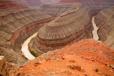 Goosenecks Eyalet Parkı, Utah, ABD 'de San Juan nehri üzerinde.
