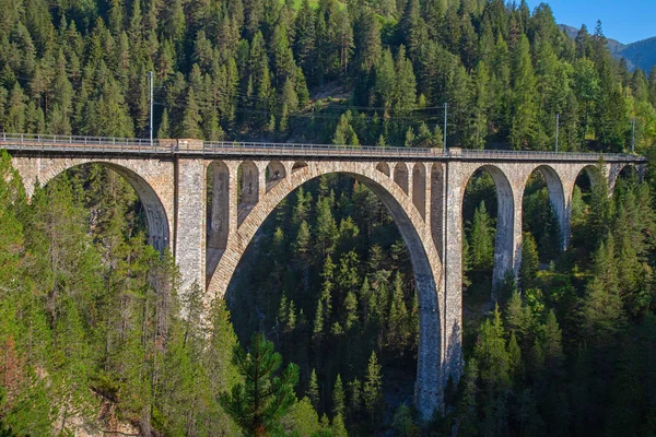 Híres Wiesener Viadukt Vonaton Davos Filisur Svájci Alpokban — Stock Fotó