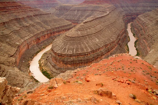 Goosenecks Eyalet Parkı, Utah, ABD 'de San Juan nehri üzerinde.