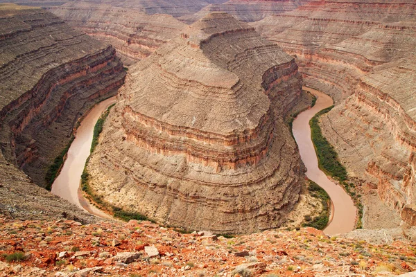 Goosenecks Eyalet Parkı, Utah, ABD 'de San Juan nehri üzerinde.