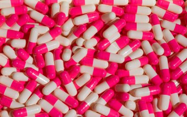 İlaçlı renkli kapsüllerin toplanması