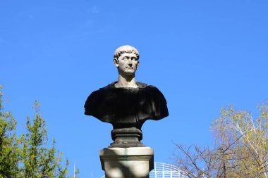 Drobeta Turnu Severin Romanya Traian Roma İmparatoru heykeli mimarisi