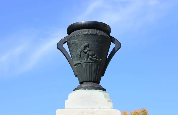 Drobeta 長いセヴェリン英雄ランドマーク花瓶詳細都市ルーマニアの記念碑 — ストック写真