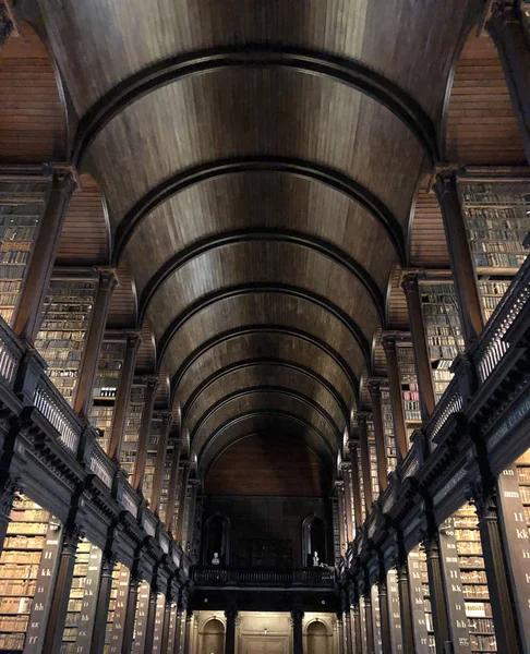 Długo Wnętrze Trinity College Dublin Irlandia — Zdjęcie stockowe